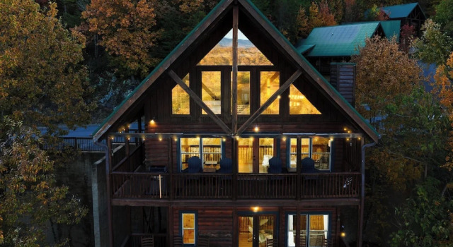Game Room, Hot Tub & 3 Decks w/ Smoky Mountain Views Raccon Ridge by Avantstay