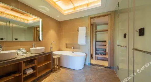Двухместный люкс Gubei Water Town Hangu Villa Hotel