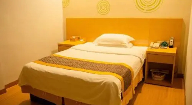 GreenTree Inn Xinyang Gushi County Yucheng Avenue Express Hotel, Book Hotel Gushi Henan