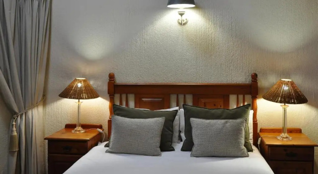 Kruger Park Lodge Unit No. 543, Забронировать Гостевой дом Отели Хейзивью с парковкой, рядом с Kruger Park Lodge Golf Club, Парковка