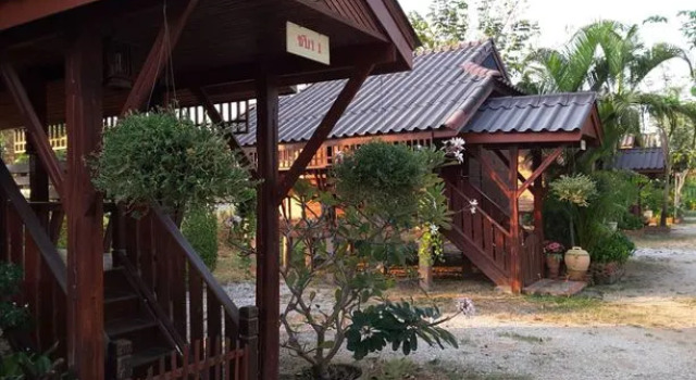 Sureerat Resort, Забронировать Курортный отель Сукхотхай 
