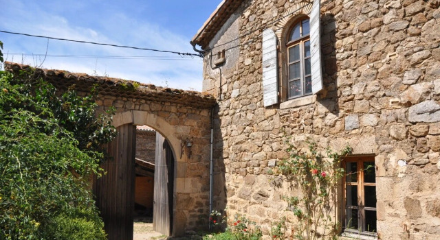 Auberge Longue Vie, Book Hostel / Vandrerhjem Étables Rhône-Alps