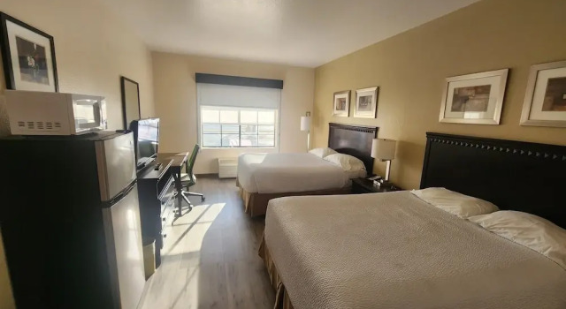 Четырёхместный номер Superior Cash Rewards Inn & Suites