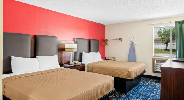 Четырёхместный номер Standard Econo Lodge Emporia