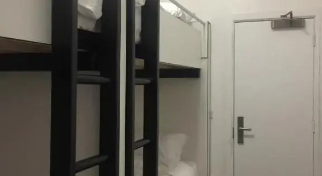 Кровать в общем номере Rahman Hostel
