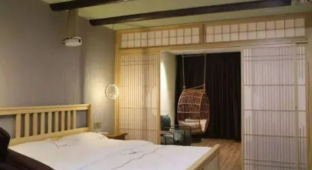Люкс с видом на внутренний двор Yitang Yizhai Hot Spring Hotel