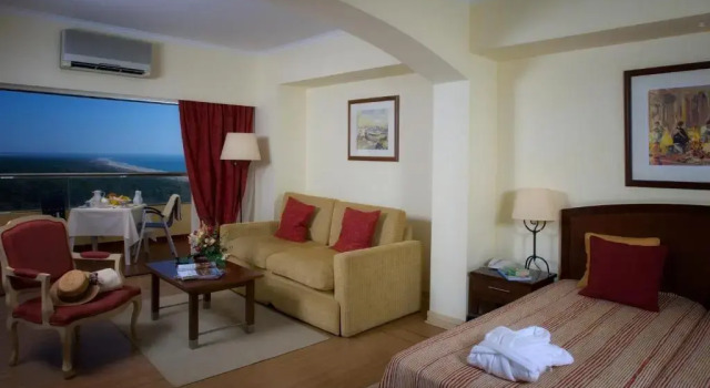 Полулюкс Цокольный этаж Yellow Praia Monte Gordo