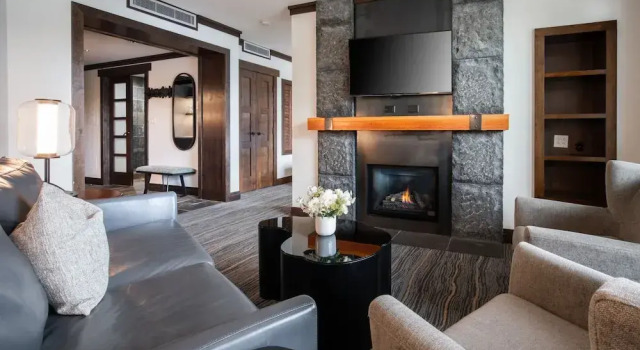 Люкс c 1 комнатой с балконом и с видом на озеро Nita Lake Lodge
