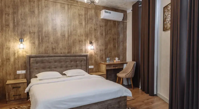 Полулюкс Atlantis Hotel