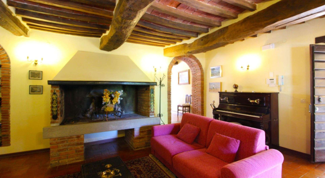 Stunning private villa for 6 guests with private pool, TV, pets allowed and parking