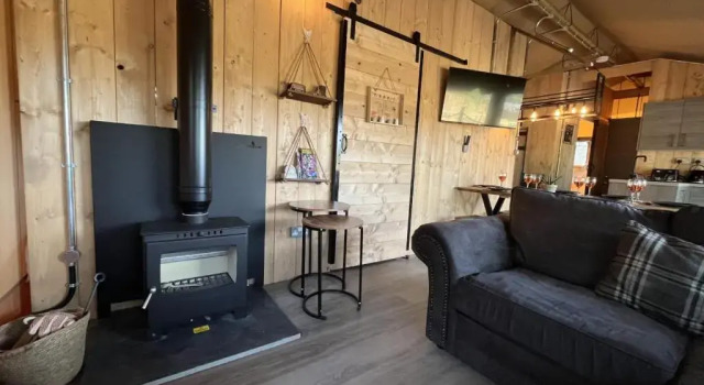 Lion King Safari Tent, Book Campingplads Carew Glamorgan