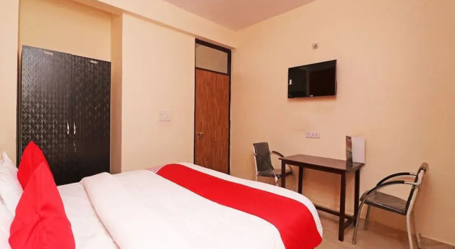 OYO 28366 Ram & Sons Residency