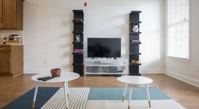 Wesley Heights Studio 1 BR Apts by Frontdesk, Забронировать Апартаменты/квартира Шарлотте Северная Каролина