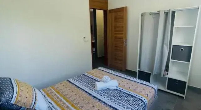 Charmant appartement coloré proche de la plage, Rezerwuj Apartament Hotele w Basse-Terre z parkingiem, Parking