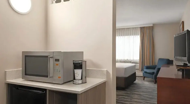 Четырёхместный номер Deluxe Travelodge by Wyndham Calgary South