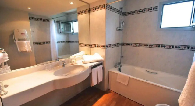 Люкс с балконом Best Western Hotel Sourcéo
