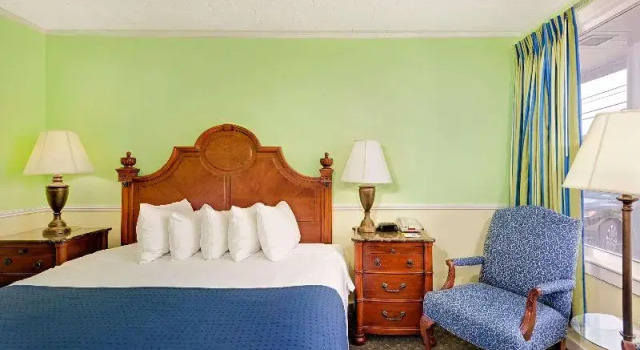 Трёхместный номер Standard с видом на океан Days Inn by Wyndham Bar Harbor