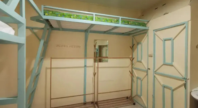 Кровать в общем номере Resorts Side Hostel near Shangrila