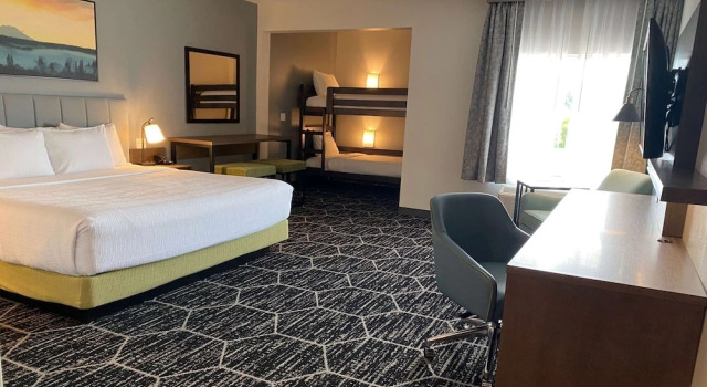 Семейный люкс La Quinta Inn & Suites by Wyndham Centralia