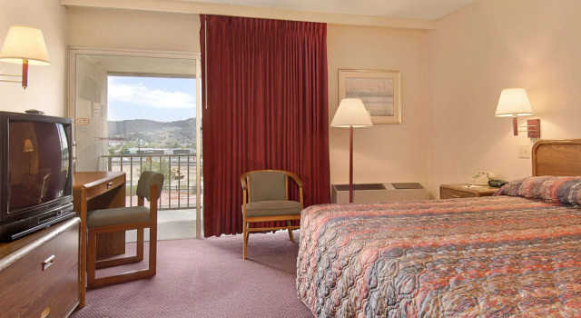 Days Inn by Wyndham Colorado Springs/Garden of the Gods, Varaa Hotelli Hotellit Colorado Springs pysäköinnillä, Pysäköinti