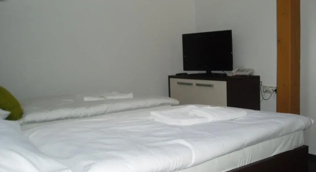 Hotel Kaskada, Rezerwuj Hotel Hotele w Central Bohemia z parkingiem, Parking