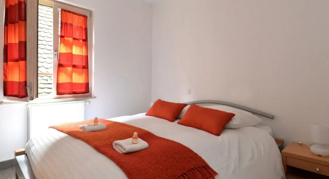 Domaine La Cour Des Nobles - Demeure, Maison et Appartements au coeur de Riquewihr, Забронировать Дом для отпуска Отели Alsace Wine Route с парковкой, Парковка