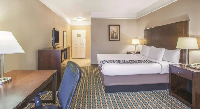 Двухместный номер Standard La Quinta Inn & Suites by Wyndham Bay City