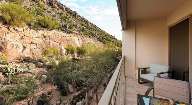 Четырёхместный номер Standard с балконом и с видом на горы The Phoenician, a Luxury Collection Resort, Scottsdale