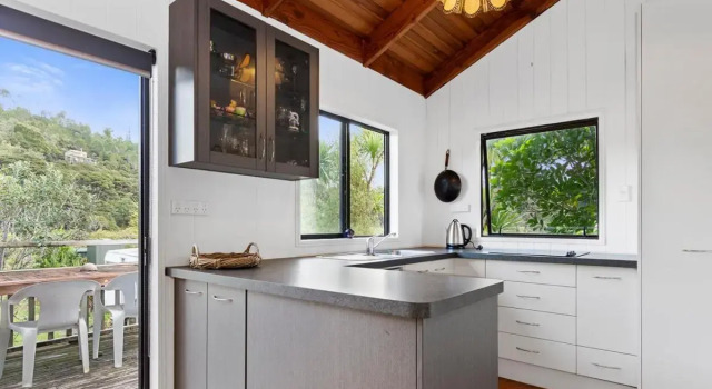 Riverview Retreat - Cooks Beach Holiday Home, Забронировать Отель Кукс-Бич Coromandel Peninsula