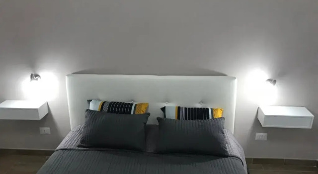 Juna's Guest House, Забронировать Гостевой дом Отели Рима с парковкой, рядом с Станция метро Tiburtina, Парковка