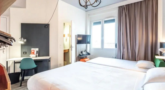 Трёхместный номер Comfort Hôtel The Originals City Le Berry - proche centre-ville - Gare