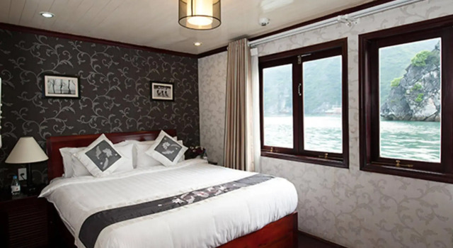 Phoenix Luxury Cruise Halong