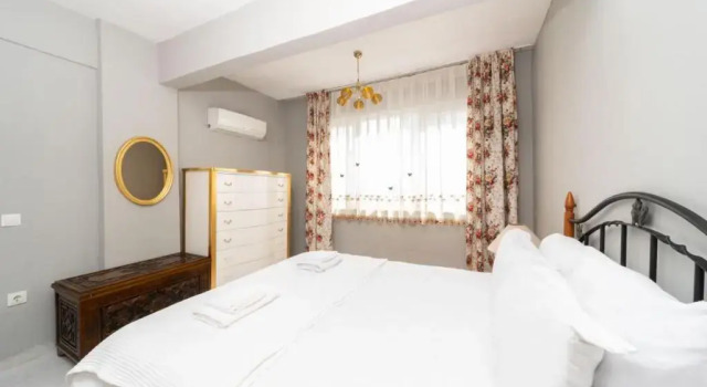 Colorful Flat Close to the Coast in Muratpasa, Забронировать Отель Муратпаша 