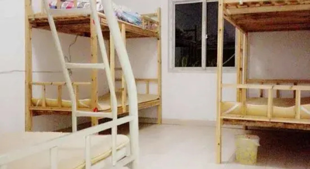 Кровать в общем номере (мужской номер) Yanwujia Youth Hostel