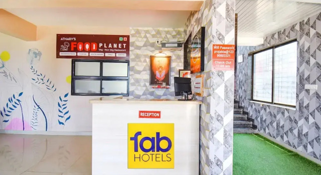 Fabexpress Prajakta Holiday Inn, Забронировать Отель Отели штата Махараштры 3 звезды, 3*