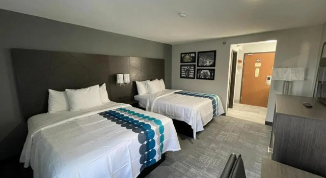 Четырёхместный номер Deluxe La Quinta Inn by Wyndham Indianapolis Airport Executive Dr