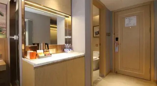 Vienna Hotel Nanyang  Dushan Avenue Wuyue Plaza, Prenota Hotel Hotel a Nanyang con parcheggio, Parcheggio