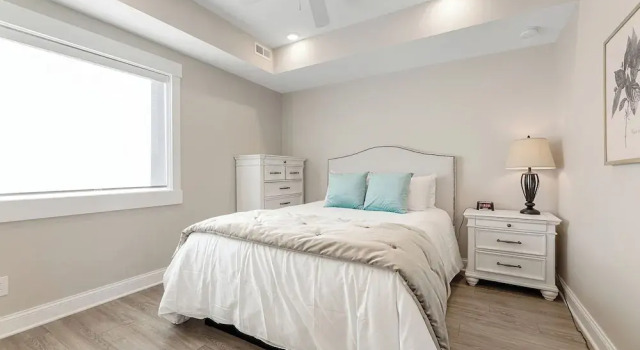 Номер Standard 539 Bay St. Lake View Condo Unit 204E