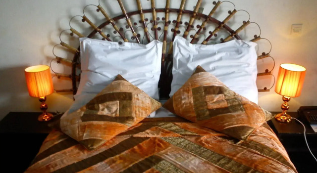 Hotel Azur, Reservar Hotel Hotéis em Mfoundi com pequeno-almoço, Café da manhã