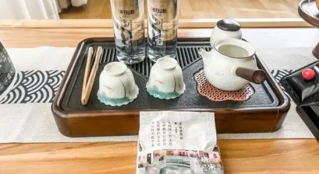 Люкс Deluxe Zhuishan.Yala Minjing B&B