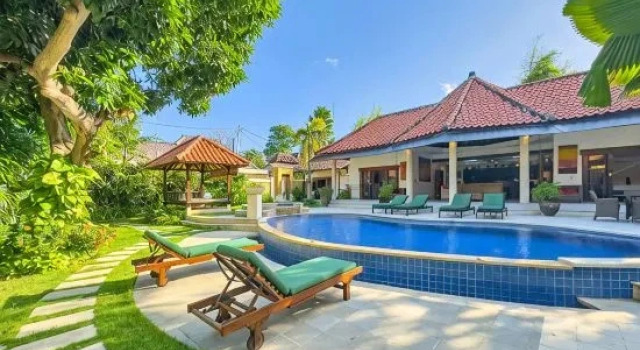 Villa Ginger 4BR Private Pool Villa by Villa Bugis, Varaa Villa Mökit kohteessa Bali, Mökki