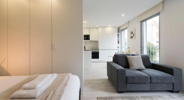 LovelyStay - Modern Loft with Gym & Free Parking minutes away from CBD, Забронировать Отель Отели Лорделу-ду-Ору-и-Масарелуш 4 звезды, 4*