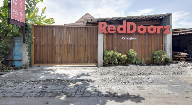 RedDoorz @ Omah Kayu Homestay, Rezerwuj Hotel Bantul Yogyakarta Province