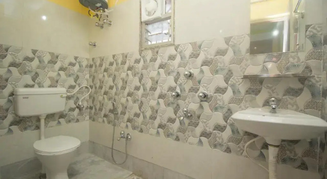 Triveni Lodge y OYO Rooms, Prenota Hotel Siliguri West Bengal