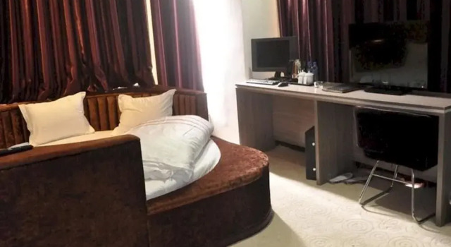 Yajiaxin Hotel, Забронировать Отель Отели Гуйян с парковкой, рядом с Modern Capital, Парковка