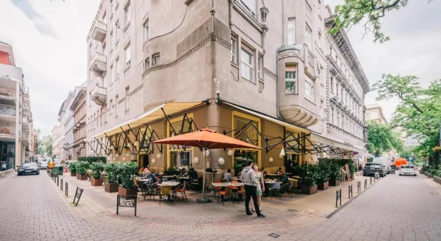 Paulay Ede Street- 2BR / AC / Netflix! (PE67), Забронировать Отель Будапешт 