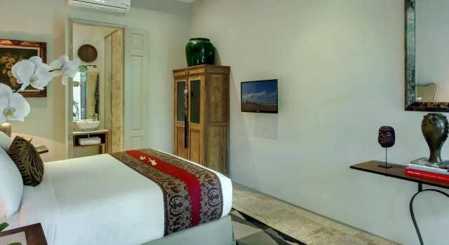 Room & Vespa 3