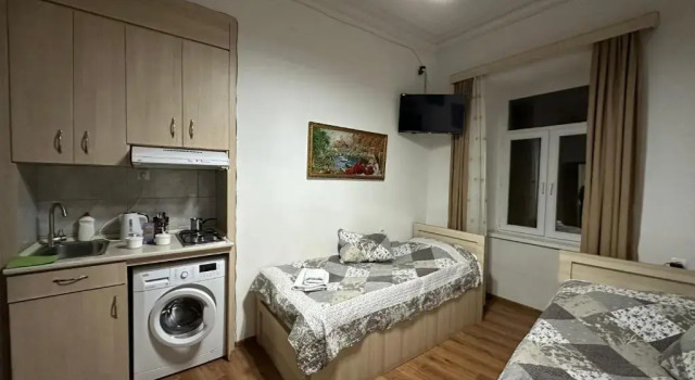 Leselidze Guest House, Забронировать Гостевой дом Отели Тбилиси с парковкой, рядом с Парк Рике, Парковка