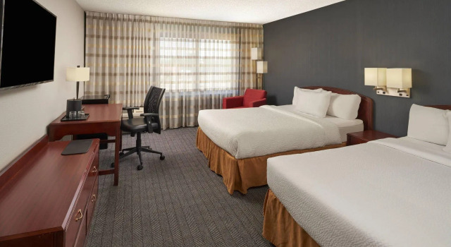 Четырёхместный номер Standard Courtyard by Marriott Indianapolis South