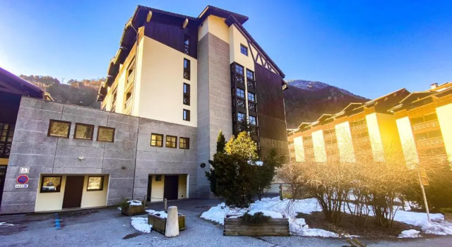 Studio Brides-les-bains tout confort et piscine, Prenota Appartamento Hotel a Alvernia con parcheggio, Parcheggio
